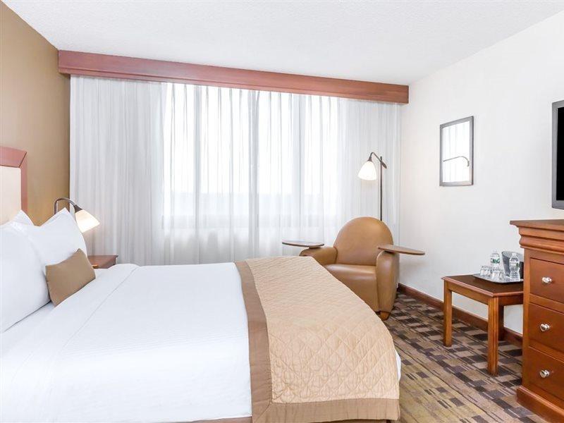 Clarion Hotel & Suites Mount Laurel Exterior foto