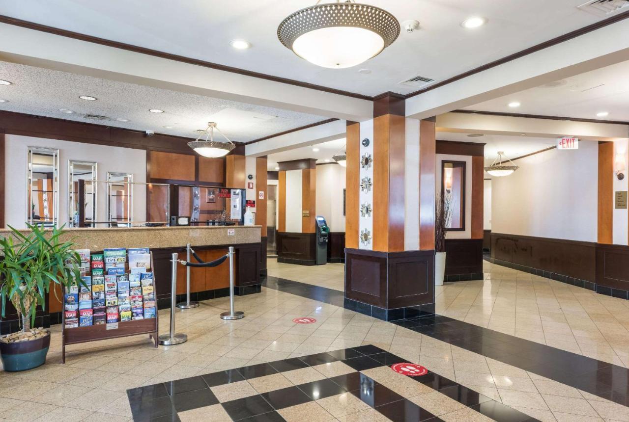 Clarion Hotel & Suites Mount Laurel Exterior foto