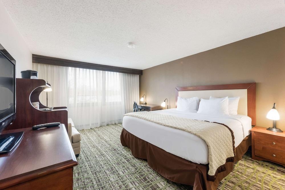 Clarion Hotel & Suites Mount Laurel Exterior foto